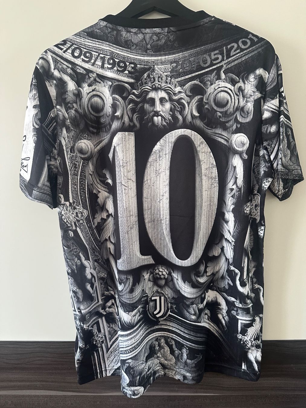 Adidas Maillots de corps & Pantalons: Juventus Adp Prematch Jersey 2025/26 - Size M – Neuf (Voir description) à Clarens par luc_pz7b 6
