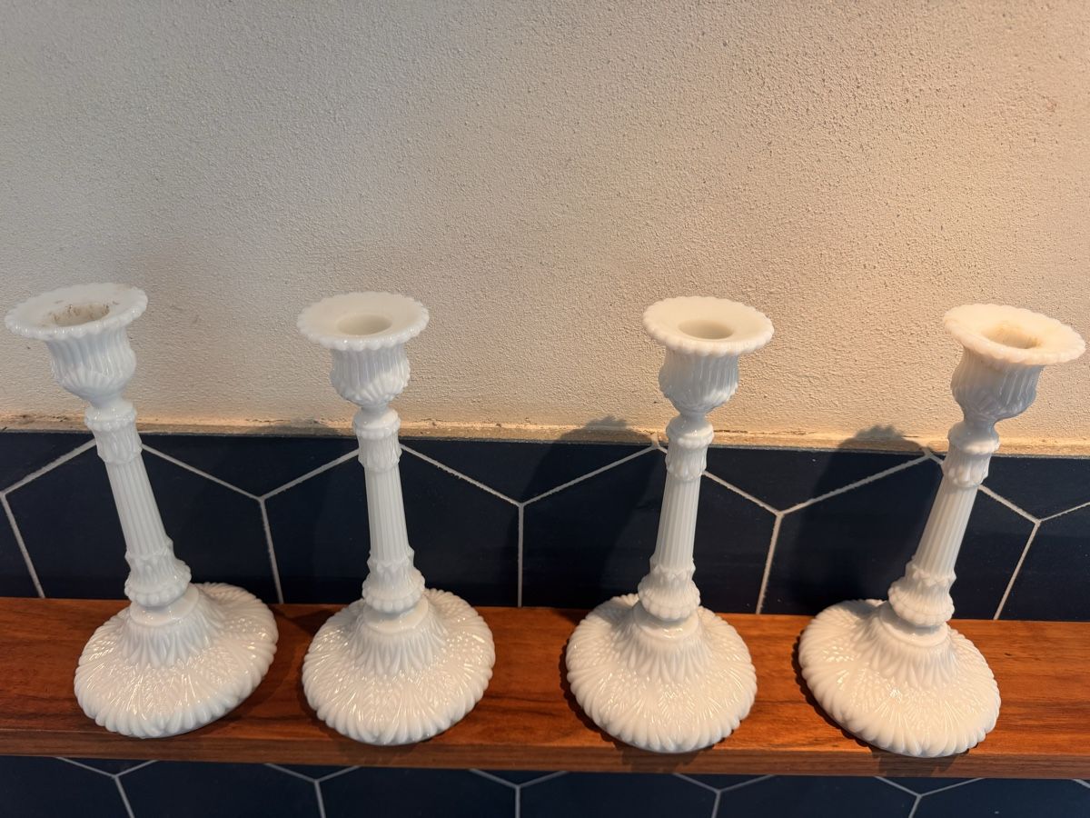 Kerzenständer: Opal Glas Kerzenständer  – Gebraucht aus Lausen von Mutuli 4