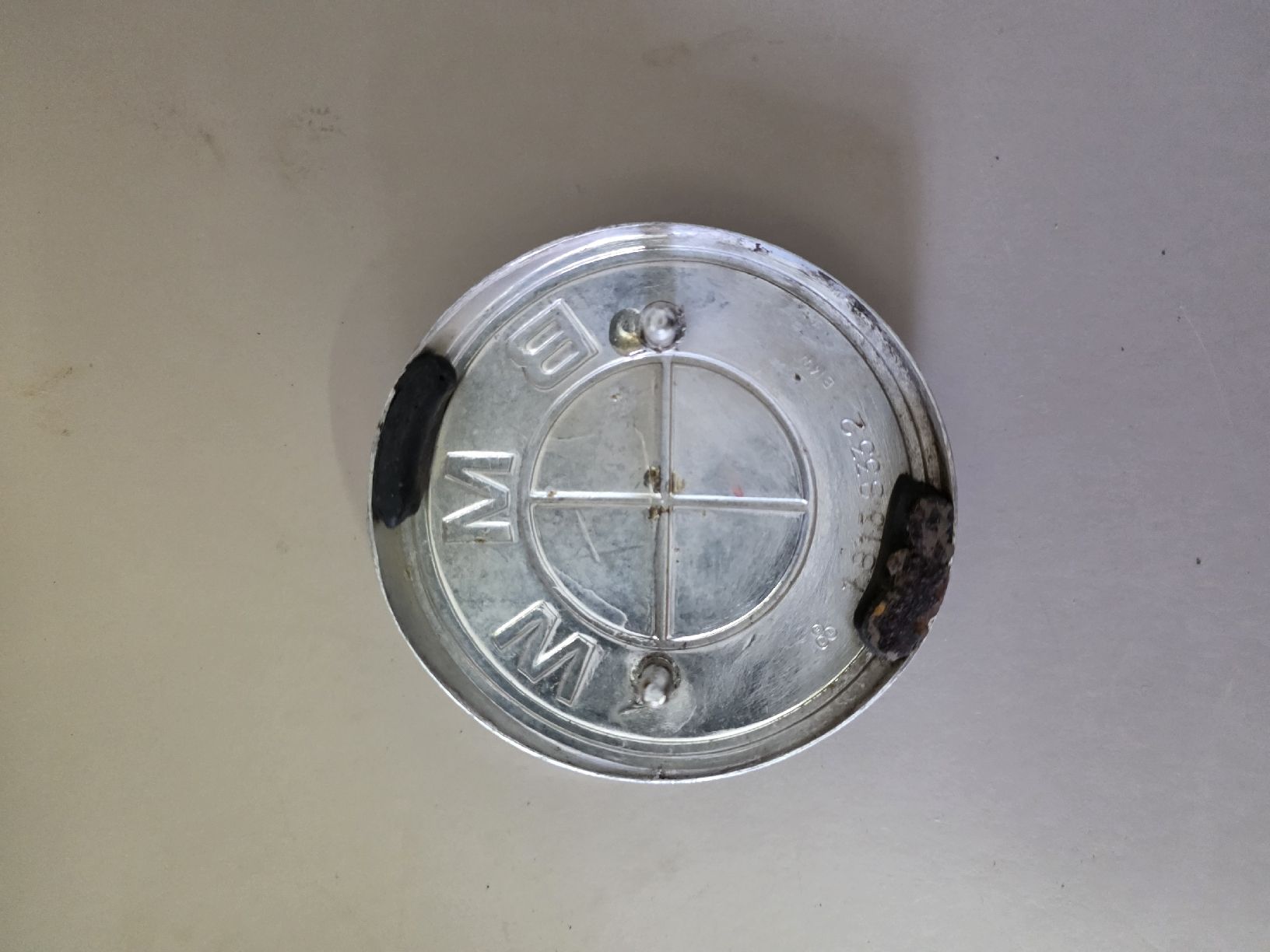 Tutti pezzi di ricambio auto: BMW Emblem Auto – Usato da Dorf venduto da Echo_Elements 1