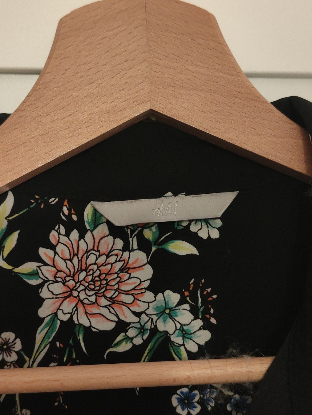 H&M Camicette: Schwarze H&M Bluse mit Blumenmuster, Gr S – Usato da Rheinfelden venduto da JamieBabsi 2