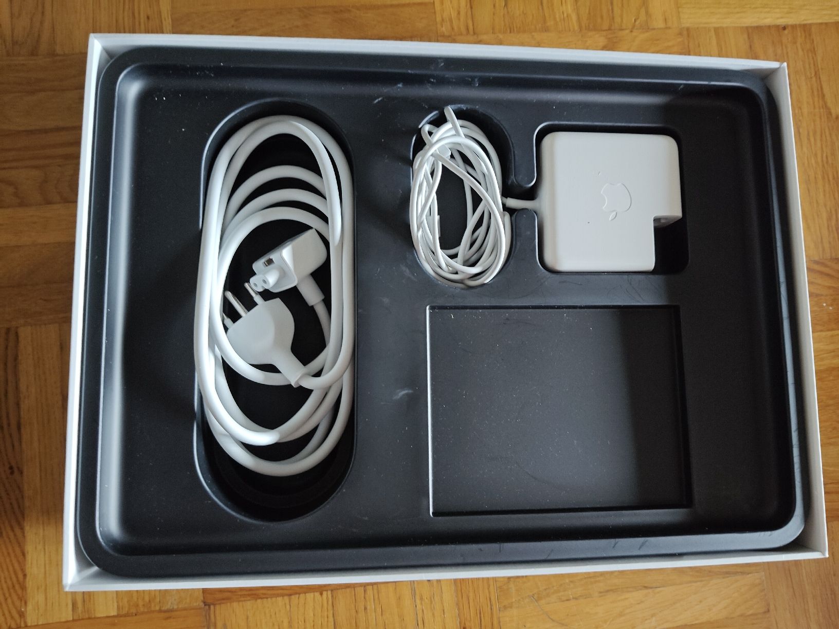Apple Notebook: Macbook Pro 13 2015 batterie 97% – Usato da La Chaux-de-Fonds venduto da Honit 2