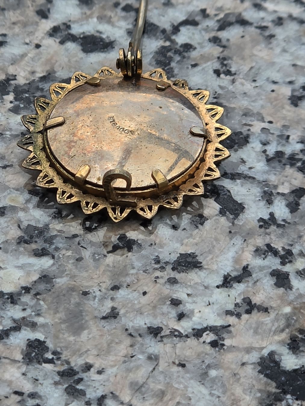 Broches & Aiguilles: Antiker Medaillon Anhänger mit Bild  – D'occasion à Mettlen par elios0888 5