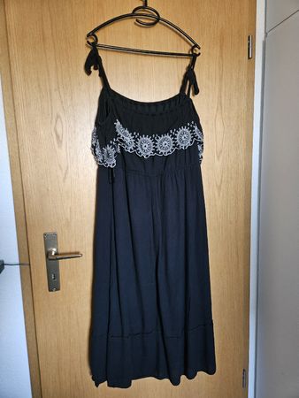 Sommerkleid schwarz mit Stickerei Träger guter Zustand