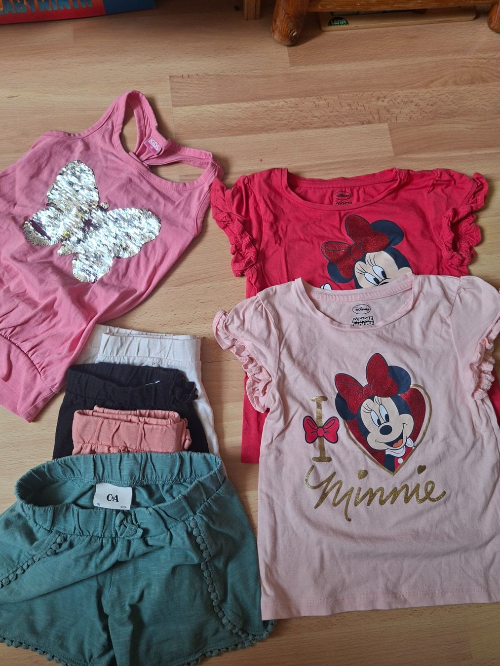 C&A Lotti & Set di vestiti: Mädchen Kleiderpaket Grösse 110 – Usato da Fisibach venduto da CHgut90