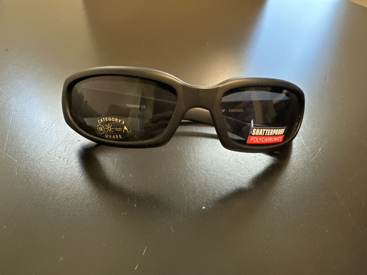Lunettes & Verres: Sonnenbrille  – Neuf (Voir description) à Düdingen par Laeri96