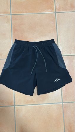 Short de sport Nike noir, état comme neuf