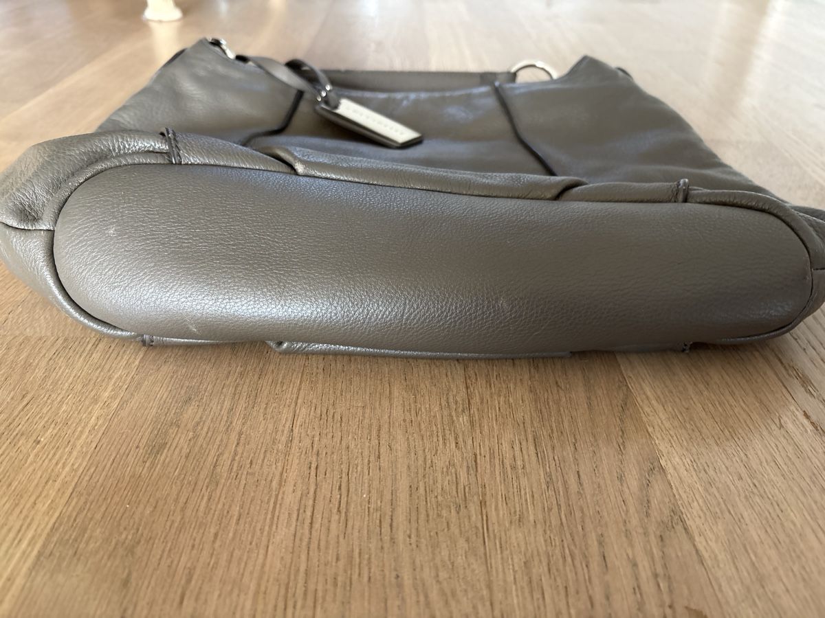 Coccinelle Taschen für Damen: Ledertasche Coccinelle – Gebraucht aus Küttigen von Lexan 3