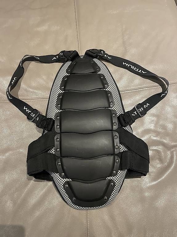 Protezioni & Imbottiture: Protection dorsale Neuve taille L – Usato da Bevaix venduto da Greg999