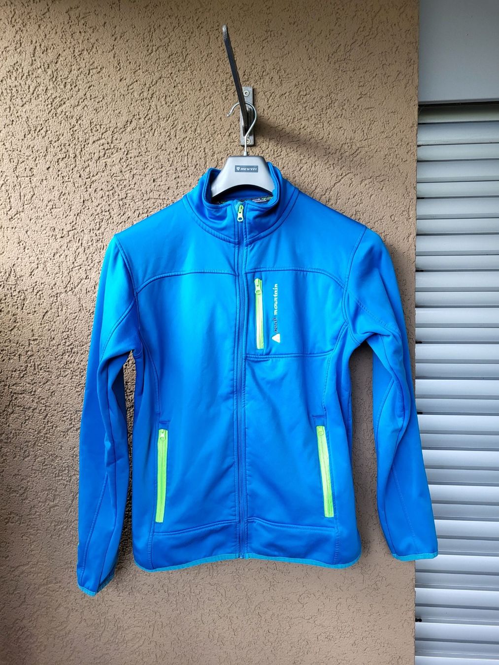 Giacche: Softshelljacke Herren von Peak Mountain, Grösse L – Usato da Weesen venduto da Banco