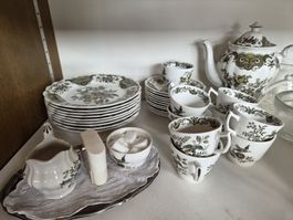 Kaffeeservice 9-teilig mit Mustern gebraucht
