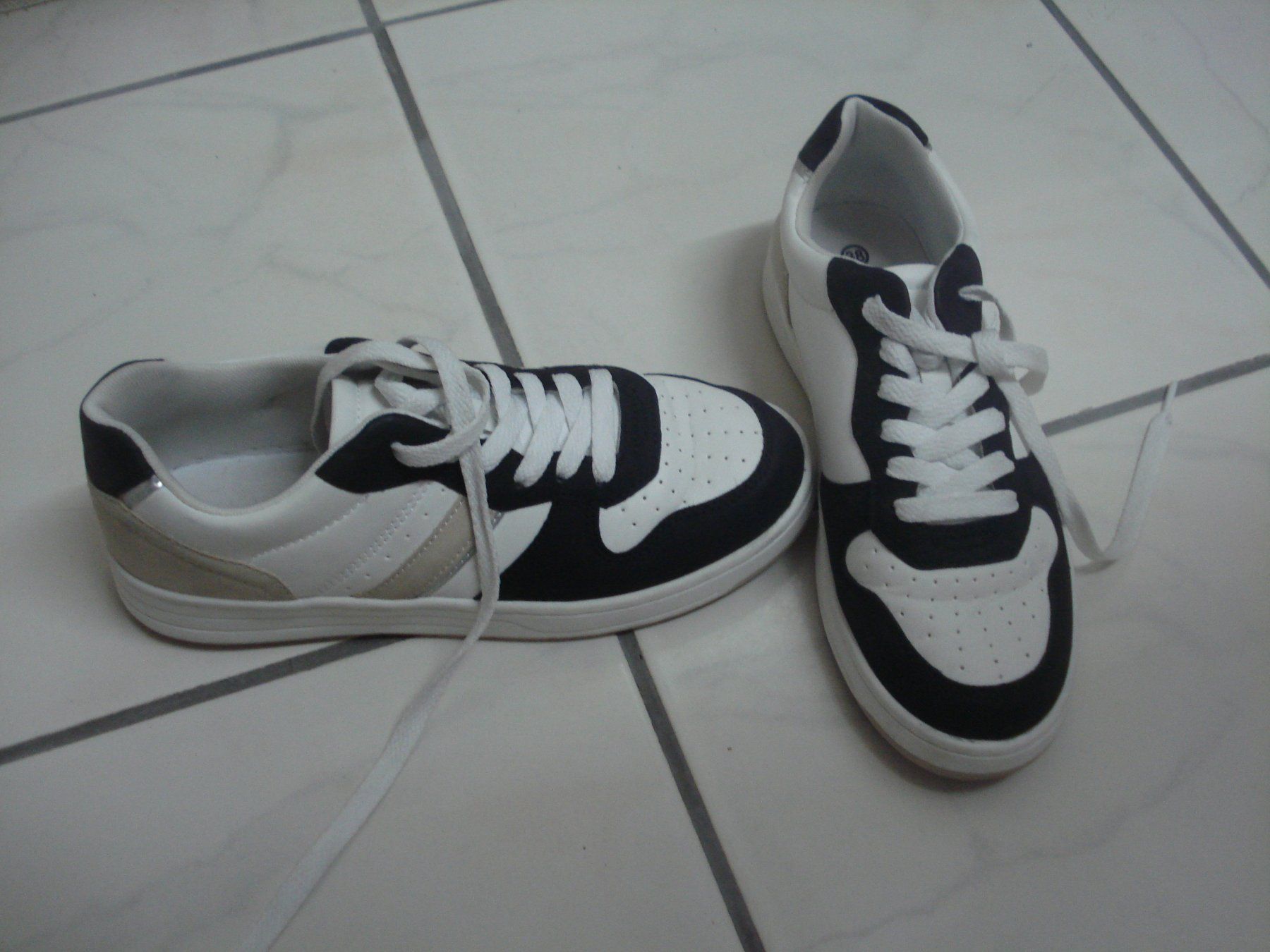 Dosenbach Scarpe da donna: cooler Turnschuh / Freizeitschuh / Sneaker – Nuovo (secondo la descrizione) da Au SG venduto da beanpasa