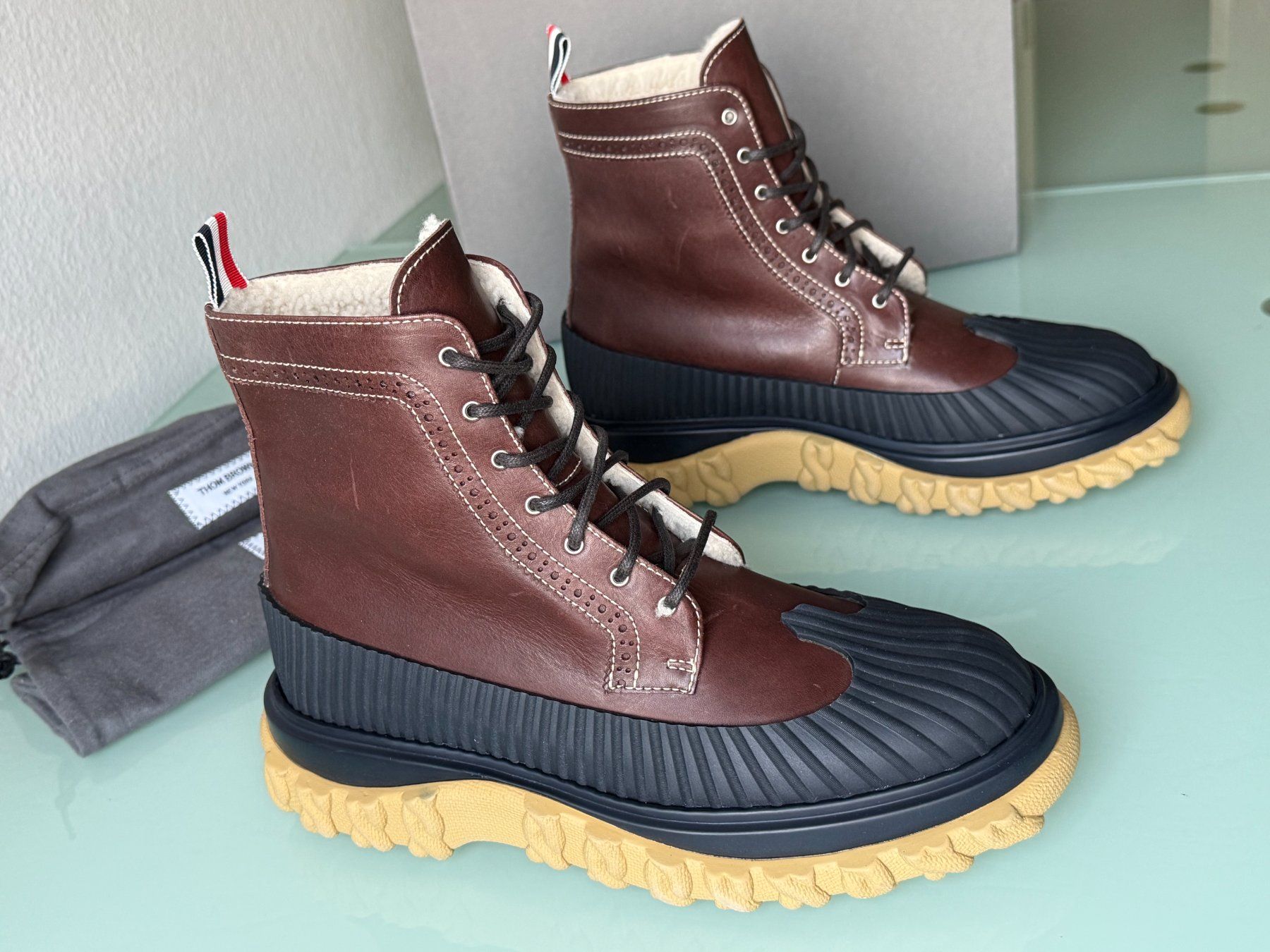 Louis Vuitton Scarpe da uomo: THOM BROWNE Shearling Lined Longwing Duck Boots 41.5 NEU – Nuovo e nell'imballaggio originale da Kreuzlingen venduto da kruezbiz 3
