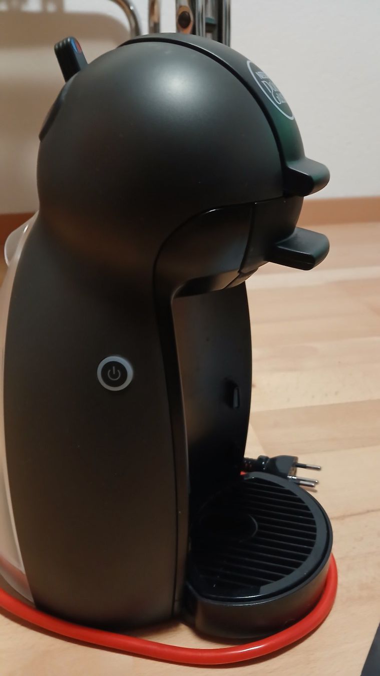 Nescafé Macchine per caffè & Macchine per espresso: NESCAFE DolceGusto Kaffee-Kapselmaschiene – Usato da hinwil venduto da tho_j6kz
