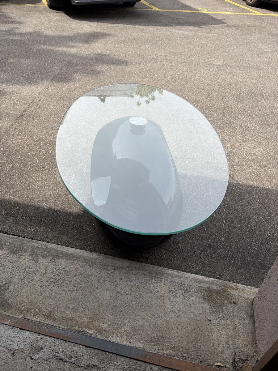 Tavoli: Moderner Design-Glasstisch, oval – Usato da Glattbrugg venduto da SonnySchwarz 1