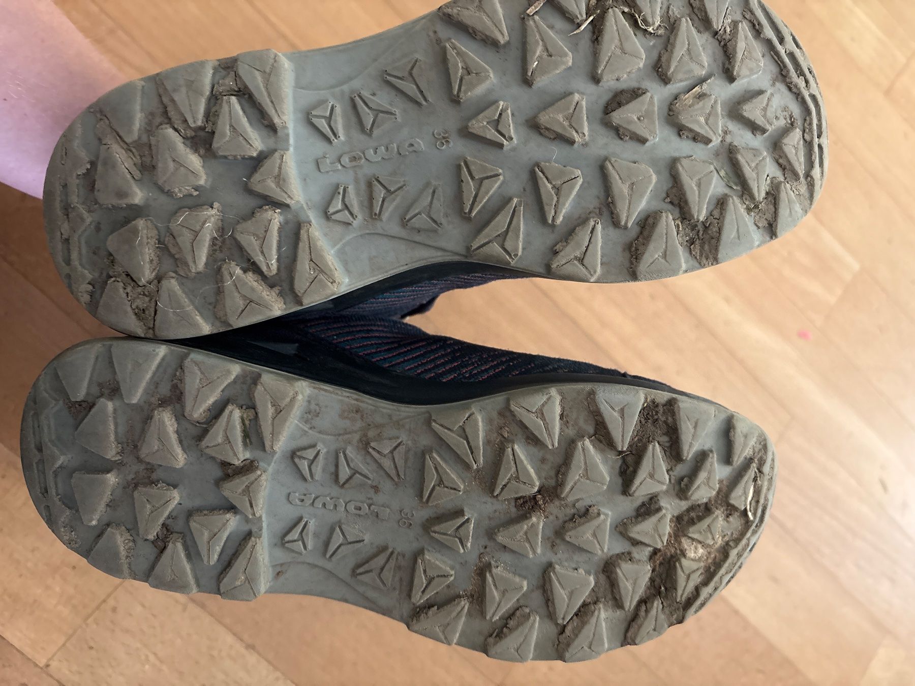 Lowa Schuhe für Mädchen: Lowa Wanderschuhe dunkelblau Gr.36 – Gebraucht aus Winterthur von Maciej123 3
