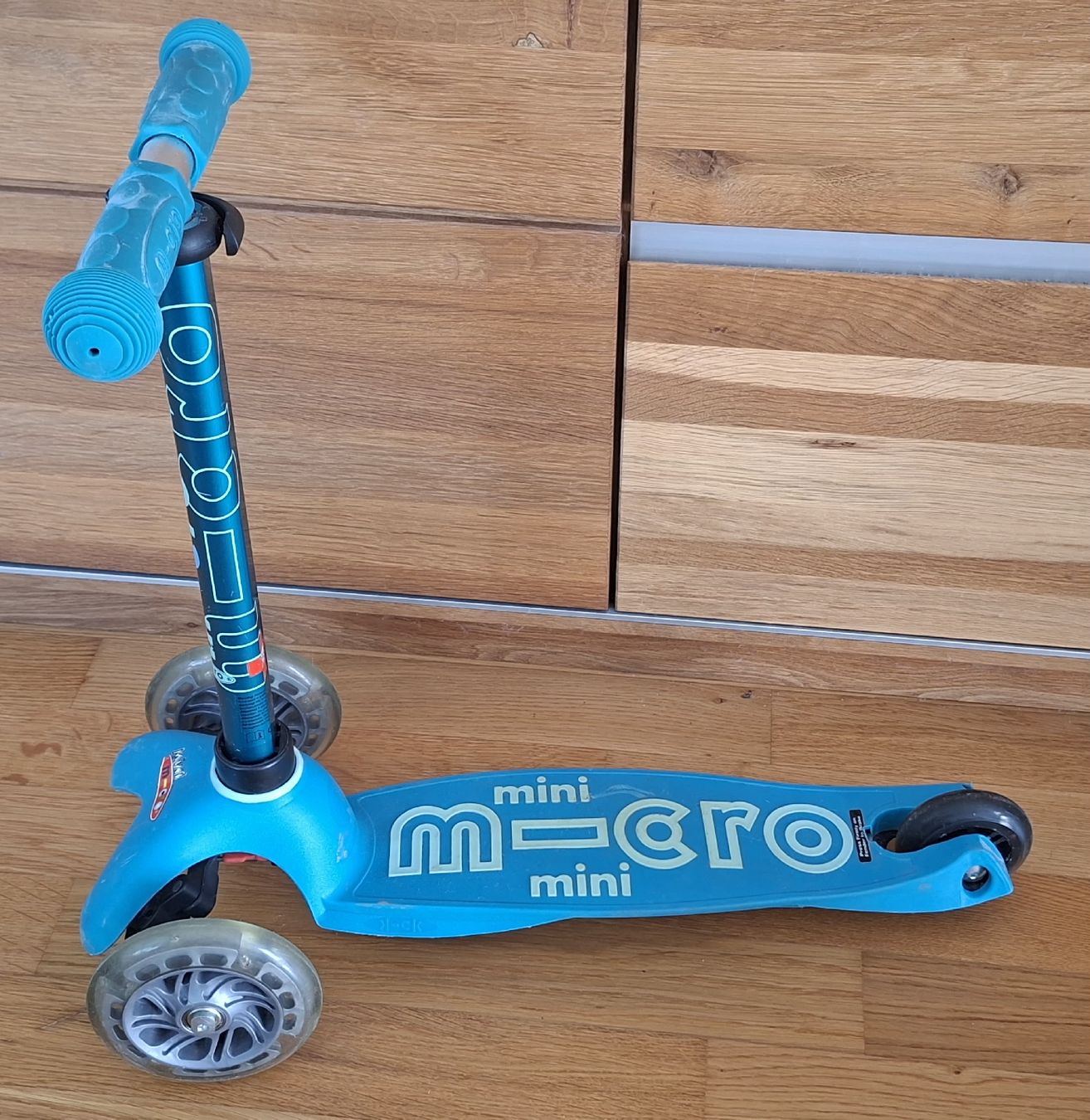Micro Veicoli per bambini: Kinder Roller & Scooter MICRO Mini Deluxe LED – Usato da Neuenegg venduto da peter15081977