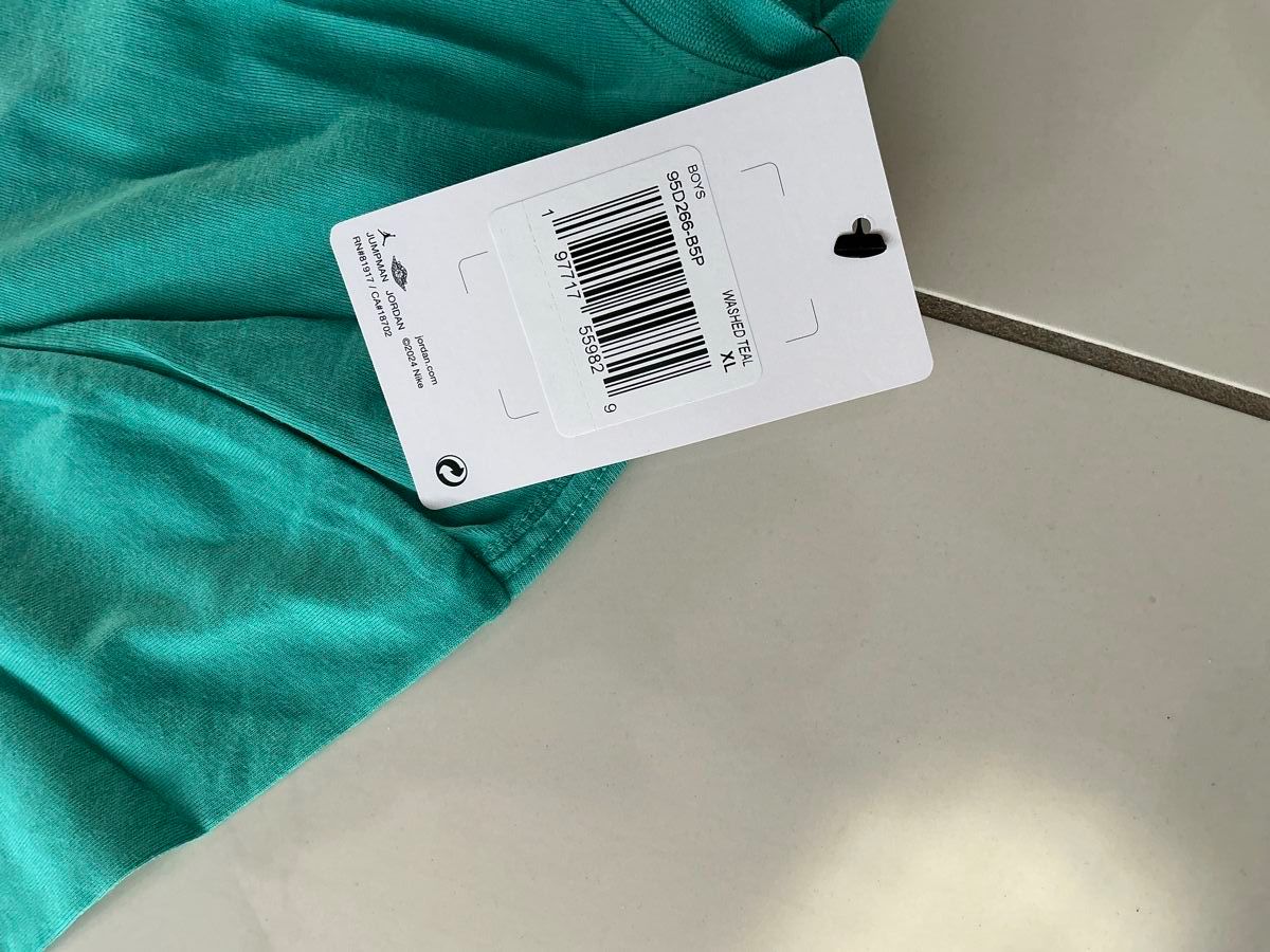 Jordan Hemden, T-Shirts & Polos: Jordan T-Shirt Gr.163/175 – Neu und originalverpackt aus Biel-Benken BL von Sahra1 2