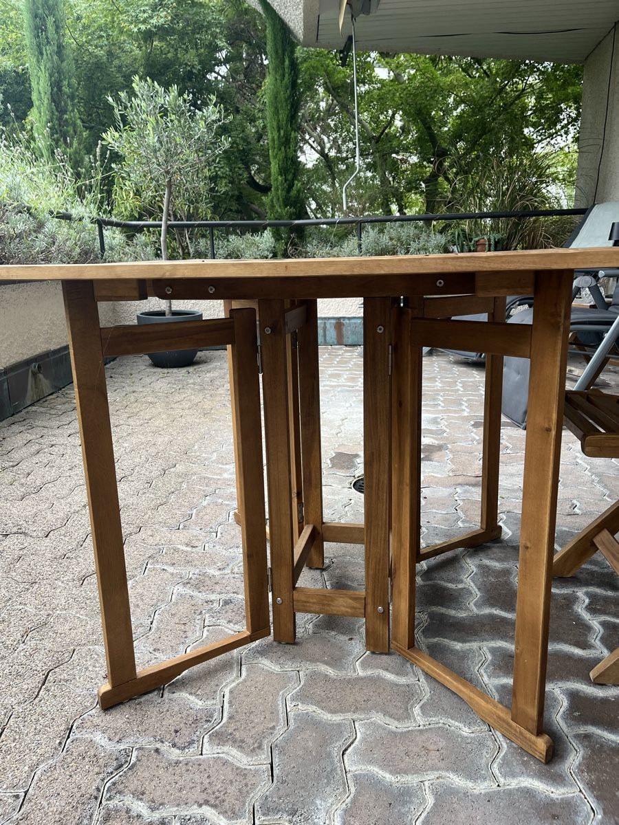 Tavoli: Gartentisch Balkontisch Holz, klappbar 90x90 – Usato da Zürich venduto da nat_yds5 5
