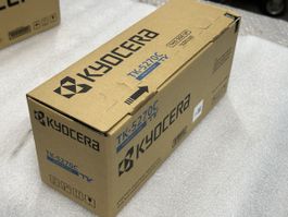 Original Kyocera TK-5270C Toner in Cyan. Neu und unbenutzt.