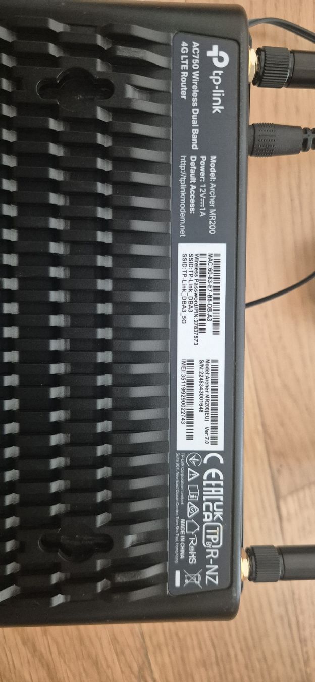 TP-Link Modems & Routeurs: TP-Link Archer MR200 4G-LTE Modem – D'occasion à Beringen par Zsuzsi94 2