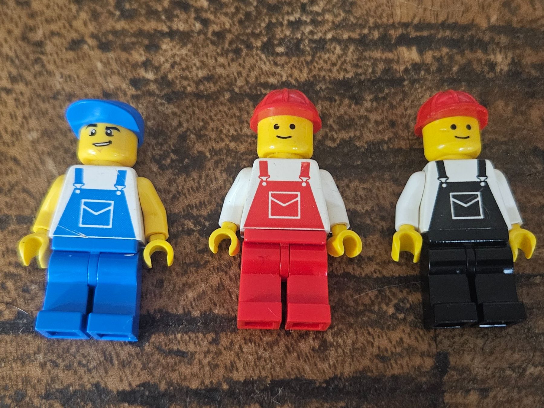 Lego Kit di costruzioni: lego lot de 3 figurines – Usato da Confignon venduto da Ecrofigs