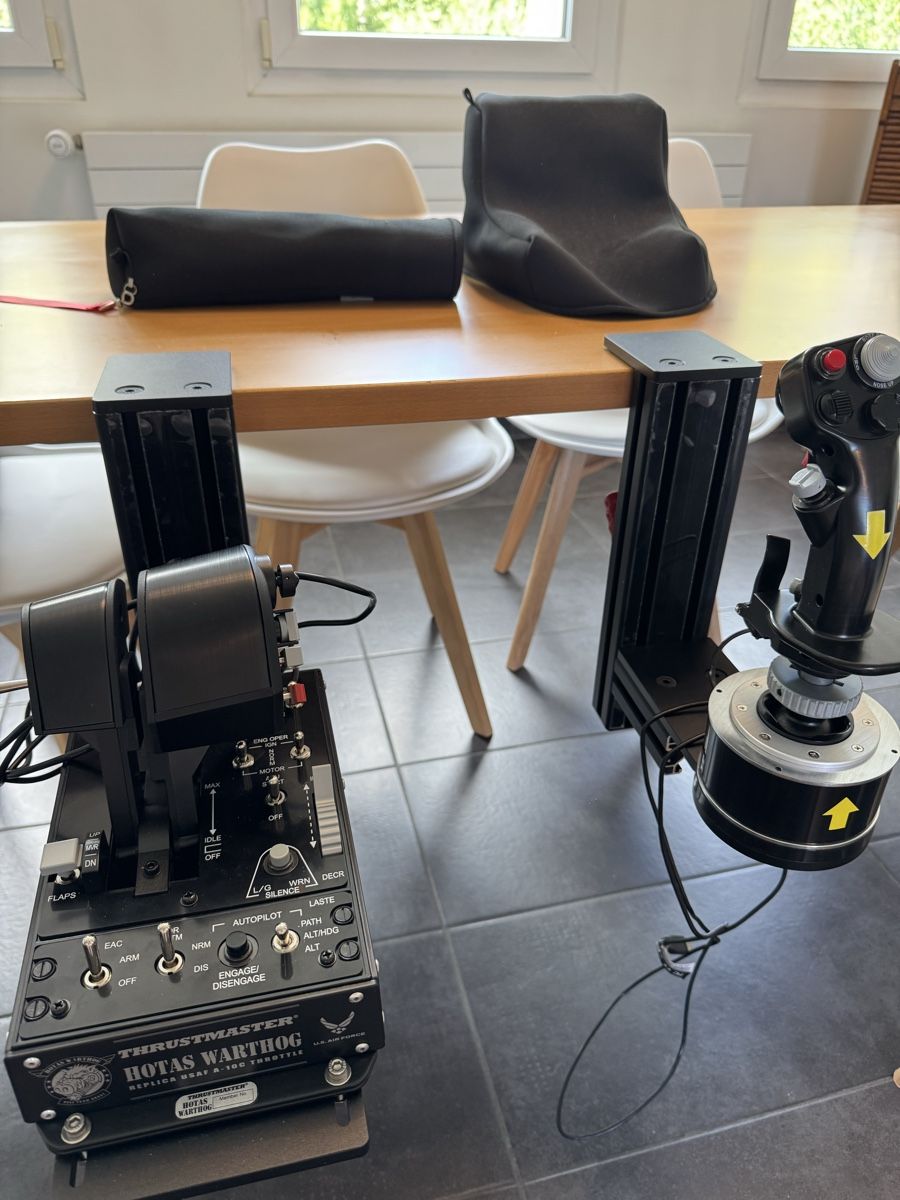 Thrustmaster Controller: Thrustmaster Joystick Hotas Warthog with Desk Mount  – Nuovo (secondo la descrizione) da Epalinges venduto da wil_f