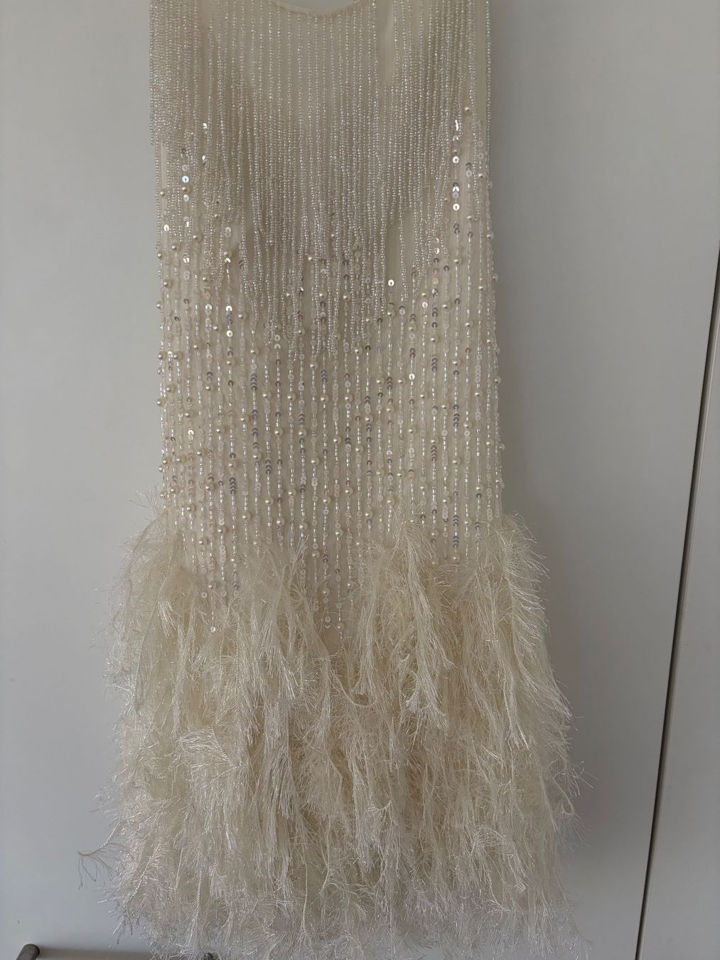 Kleider: NEW white sequin feather dress – Neu und originalverpackt aus Pratteln von nad_b9cx 1