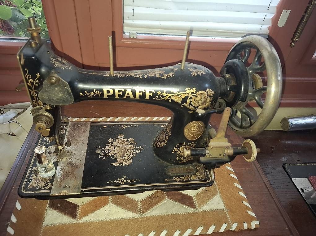Pfaff Nähmaschinen: Machine à coudre PFAFF ancienne décoration florale – Gebraucht aus Onex von mza_td7s