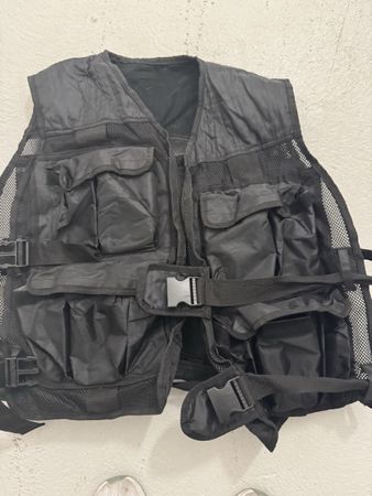 Praktische Weste mit vielen Taschen - ideal für Outdoor!