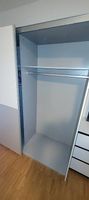 Kleiderschrank mit schiebetüren