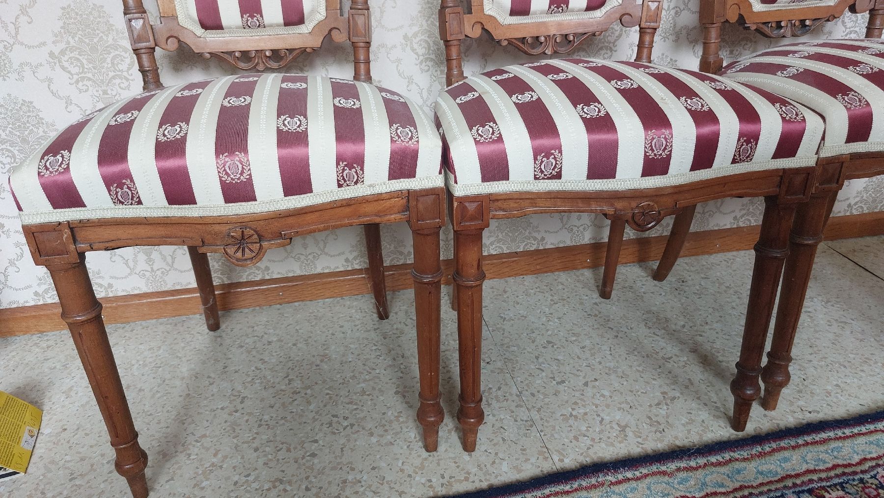 Sofas: Sitzgruppe 140jährig: Sofa un ein Sessel,  neu bezogen – Gebraucht aus Dornach von Nadjeffel 6