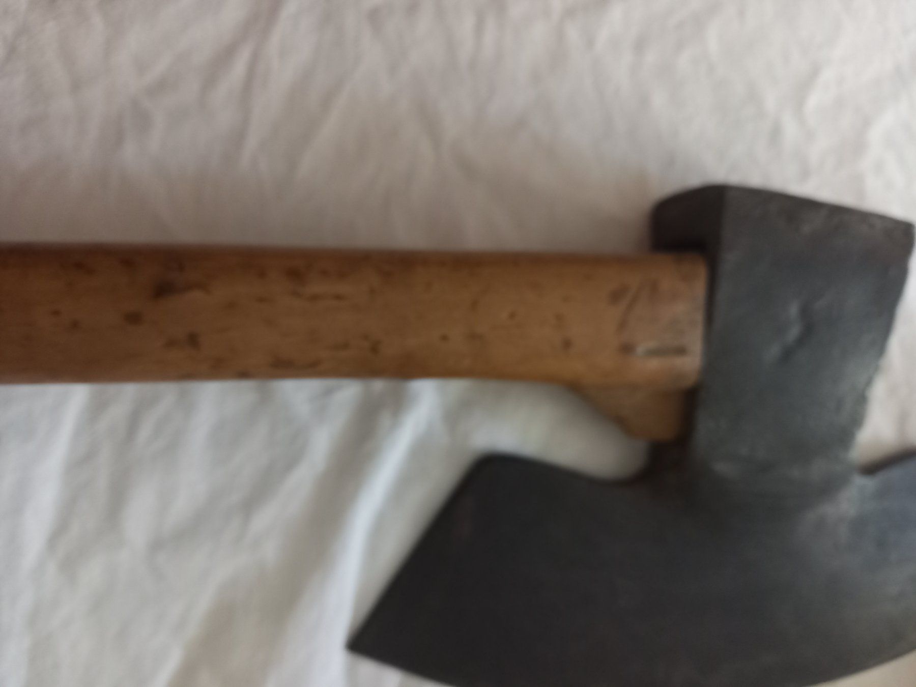 Tutti gli attrezzi: Doloire, hache ancienne de charpentier – Usato da Rossens FR venduto da Souris1 5