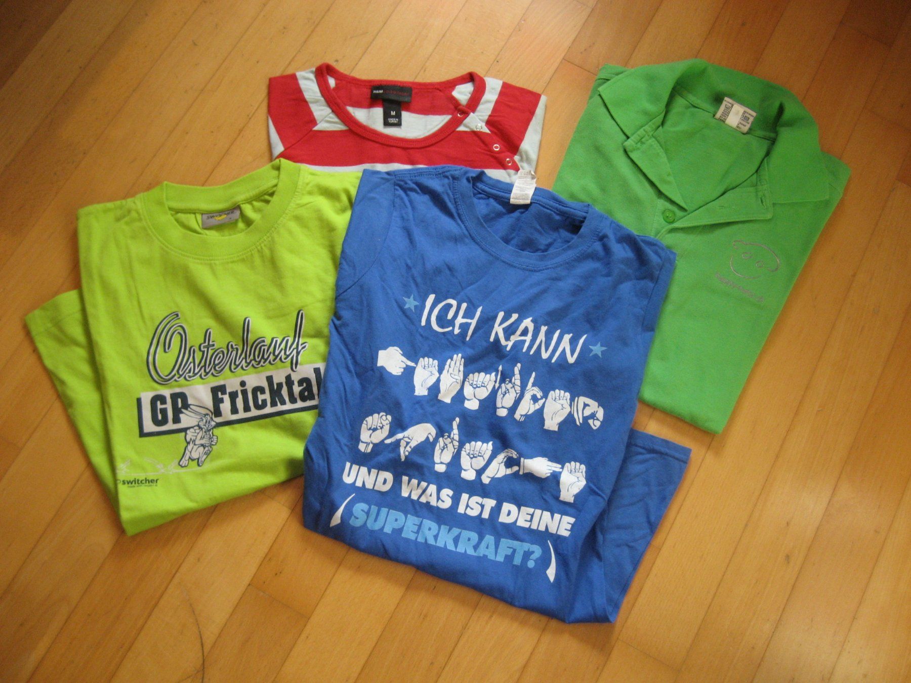 Lotti di vestiti: Shirt-Paket, 4-teilig – Usato da Unterengstringen venduto da Olifant4
