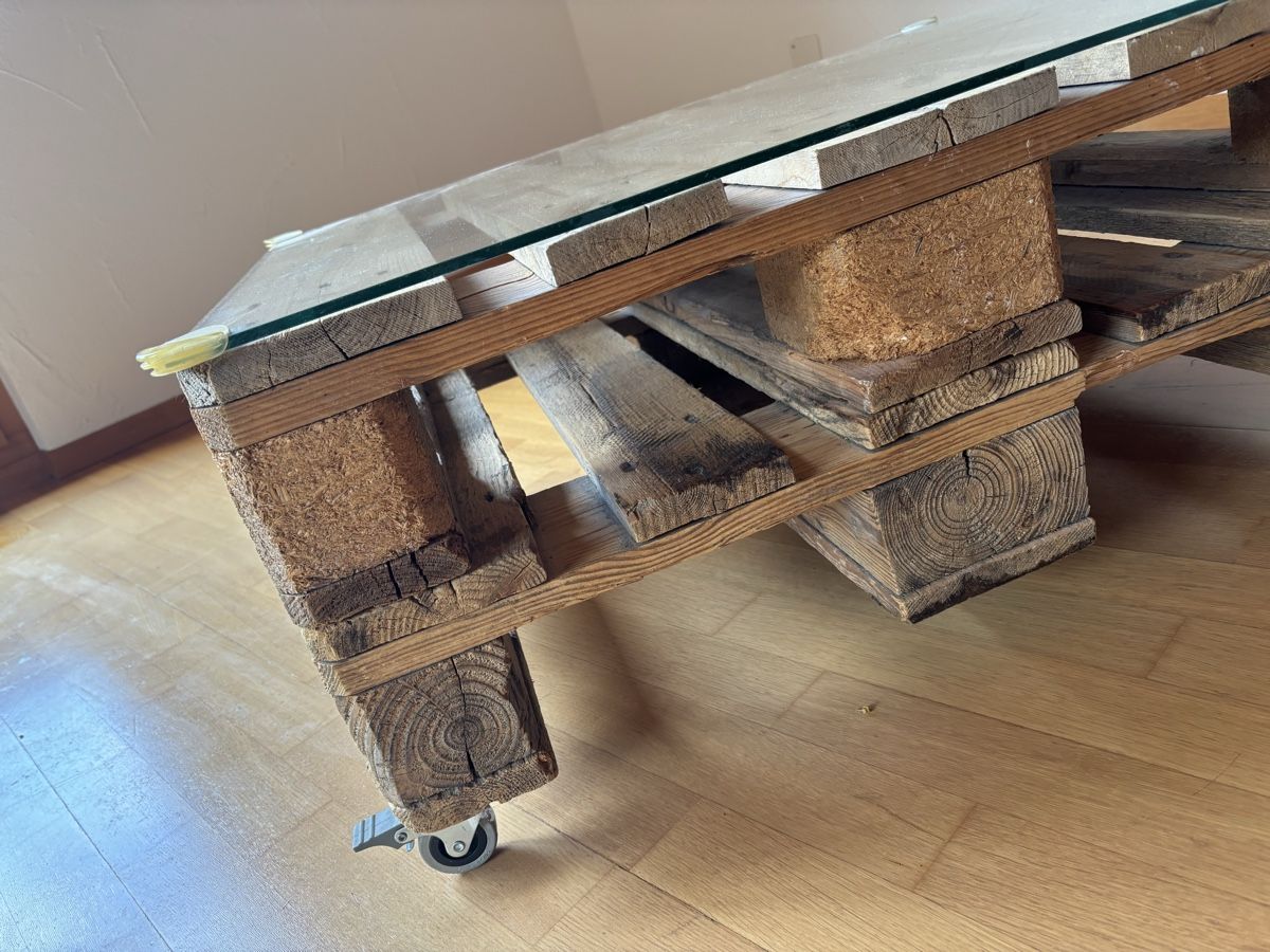 Tavoli: Sofa-Tischli 80x68cm – Usato da Langwies venduto da sandrawildermuth 1