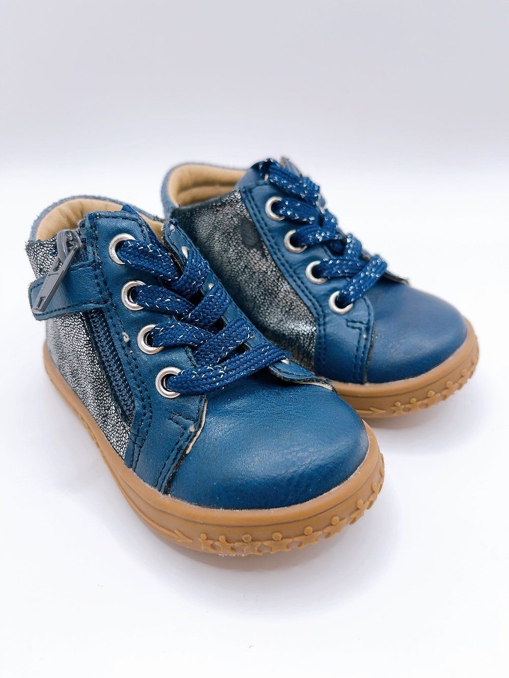 Scarpe per ragazzi: Scarpe con lacci e velcro primi passi taglia 18 – Usato da Vacallo venduto da olg_7nvc