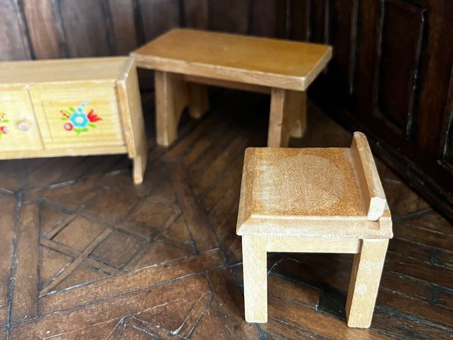 Puppenhäuser & -möbel: Lot Puppenmöbel Holz – Gebraucht aus Brugg AG von Faint.Memory 3