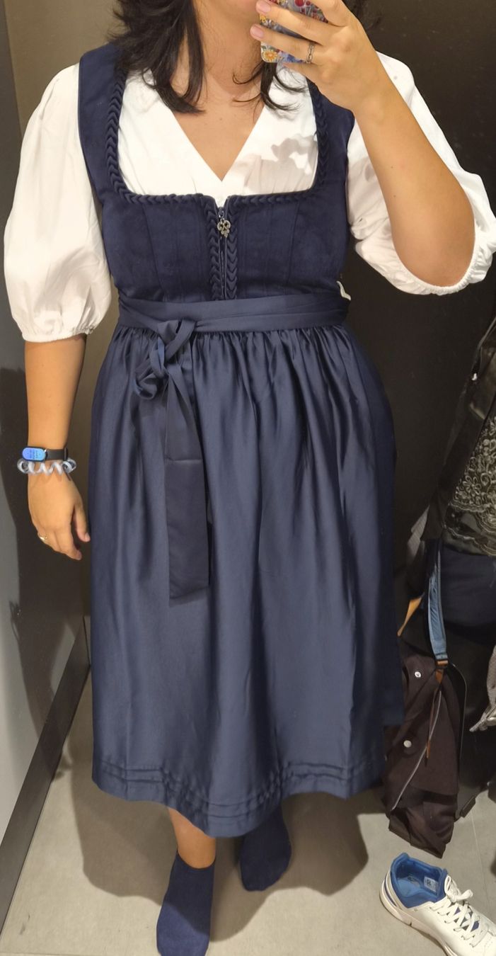 Kleider: Dirndl Grösse 44 mit Bluse  – Gebraucht aus Luzern von val_yps9