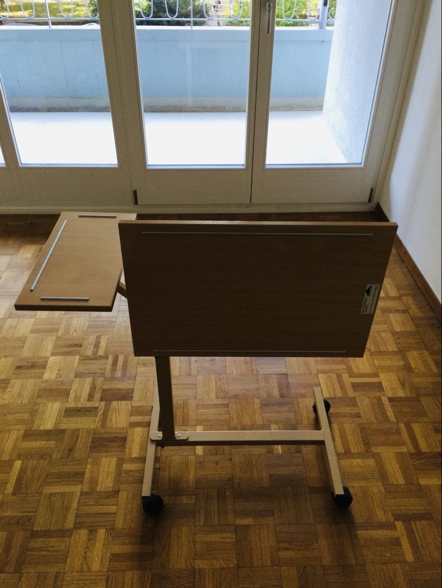Tables: Table médicalisée – D'occasion à Genève par jddx 1