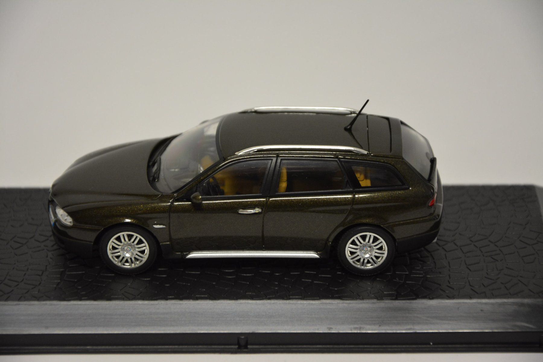 Minichamps Modellini d'auto: Alfa Romeo 156 Crosswagon, 2004 , 1:43 – Nuovo (secondo la descrizione) da Goldach venduto da Feivel9 1