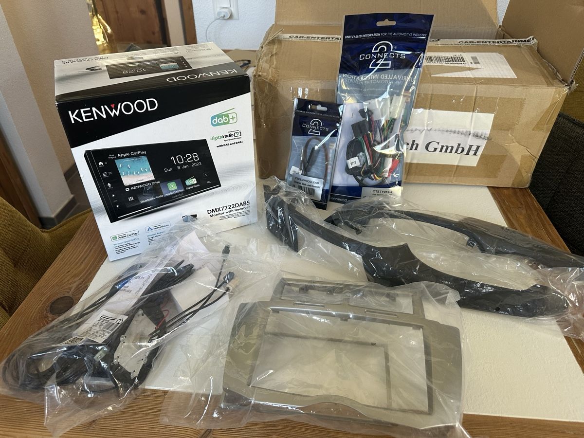 Kenwood Radios: Kenwood DMX7722DABS Automonitor mit Toyota Yaris Zubehör – Neu und originalverpackt aus Laupen BE von ColinW.76
