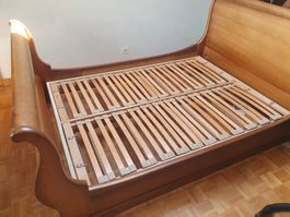 Massives Schlittenbett aus Holz mit Lattenrosten – 160 × 200