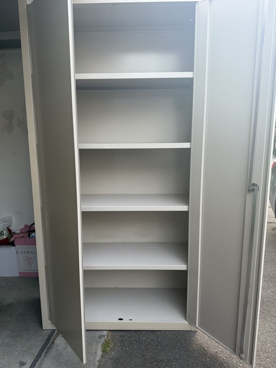 Armadi: Metall Schrank  – Usato da Glattbrugg venduto da ste_6sfx 1