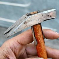 alter Schreinerhammer 10 mit Stielschutz & Klaue