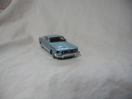 BBURAGO  1:43  FORD MUSTANG   NEUWERTIG