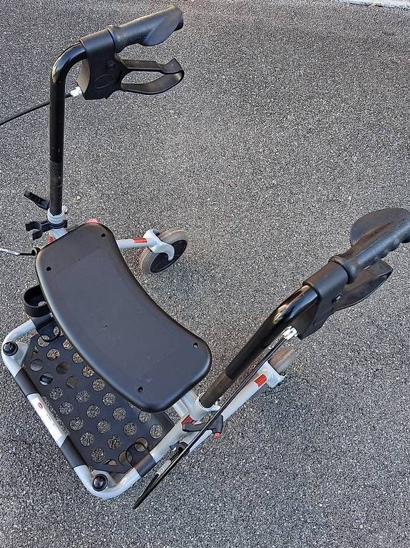 Aides à la marche: Rollator – D'occasion à Horgen par cla_bv5q 3