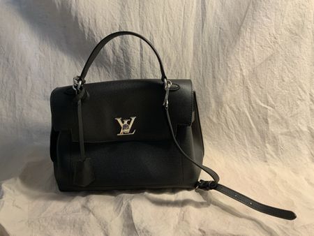 Louis Vuitton Handtasche, LOCKME schwarz, Top Zustand!