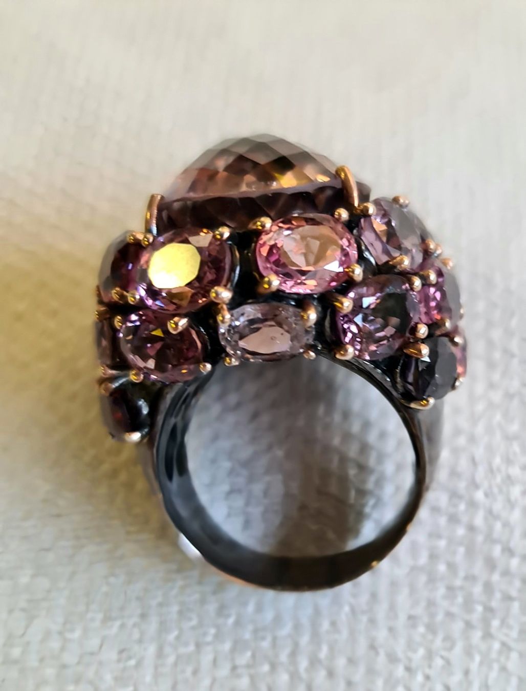 Anelli: Ring mit rosa Steinen und dunklem Silber Grösse 59 – Nuovo (secondo la descrizione) da Zürich venduto da Bieter04 4