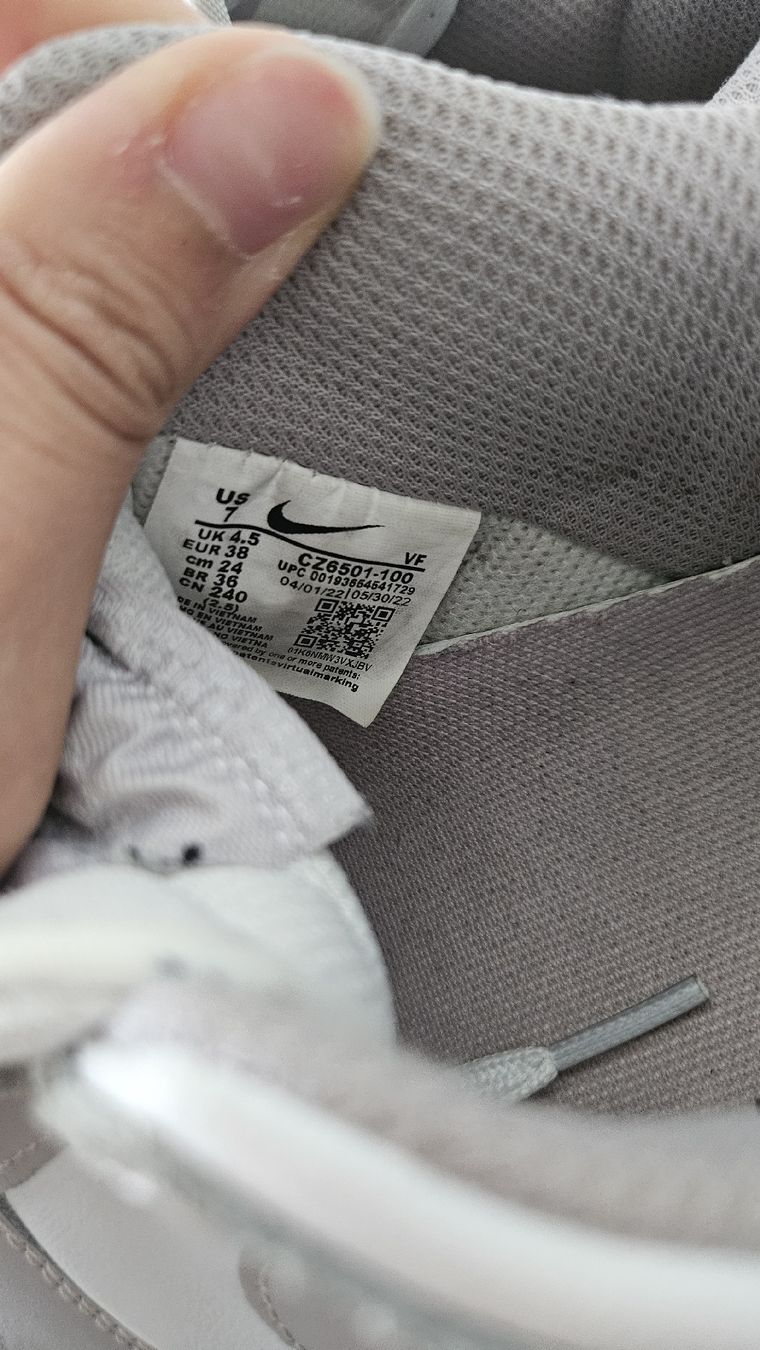 Nike Chaussures hommes: Baskets Nike Dunk Low gris clair – D'occasion à Nyon par nay_y72c 4