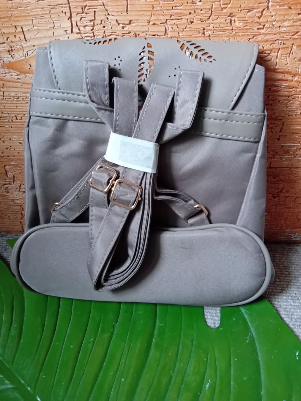 Zaini: Modischer Rucksack mit Blätter-Design - Grau – Nuovo e nell'imballaggio originale da Rüthi (Rheintal) venduto da titlis07 1