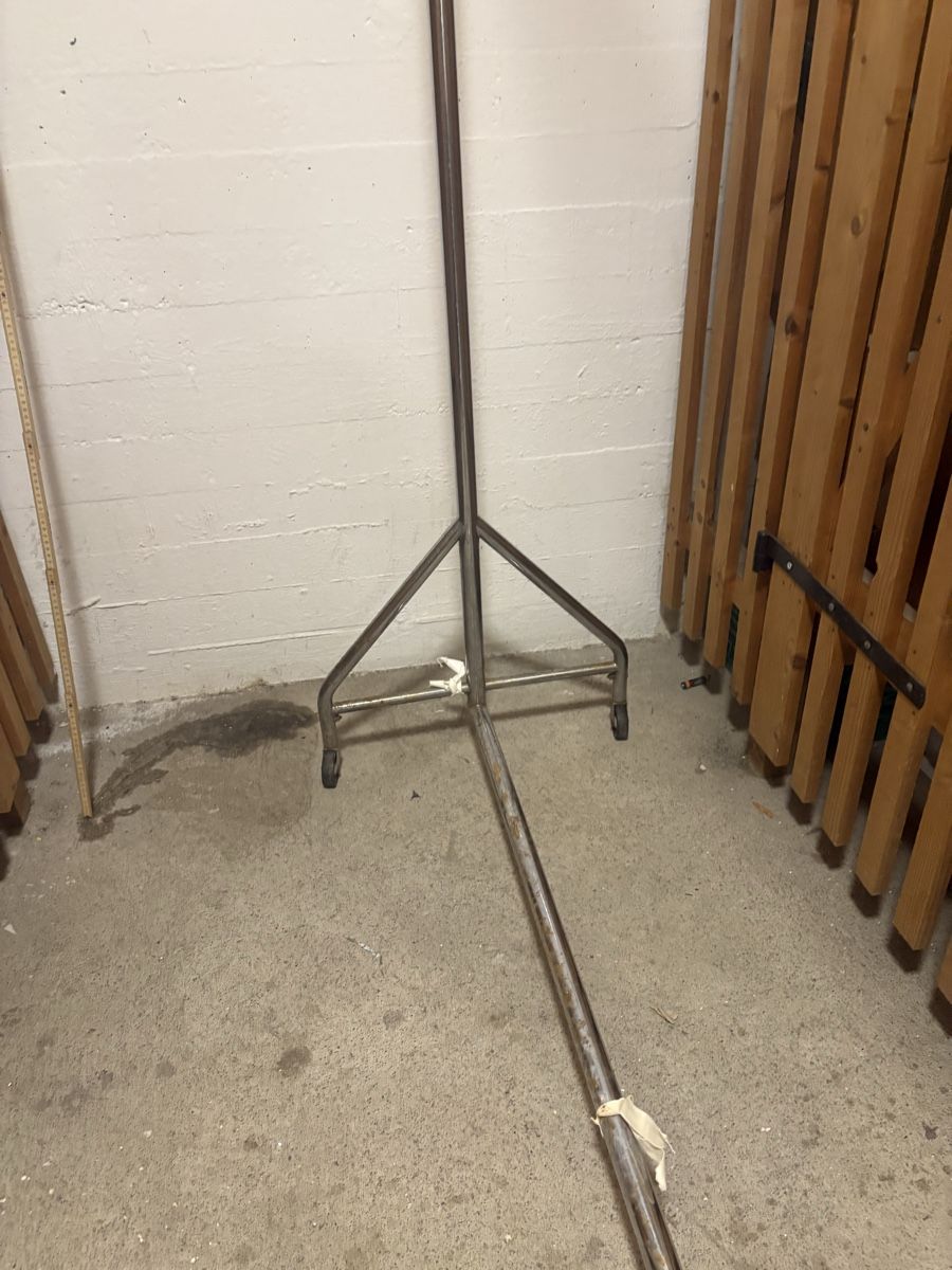 Sonstige Dekorationen & Accessoires: Kleiderständer Metall Rollbar mit Masseinteilung 175cm – Gebraucht aus Zürich von suo_c7fk 6